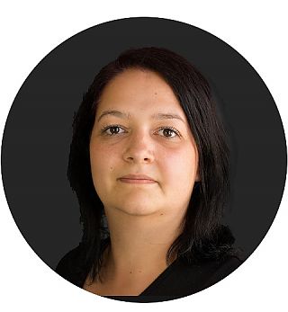 Frau Adrienne Szelig